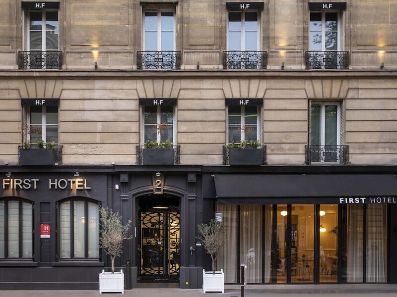 FIRST HOTEL PARIS TOUR EIFFEL