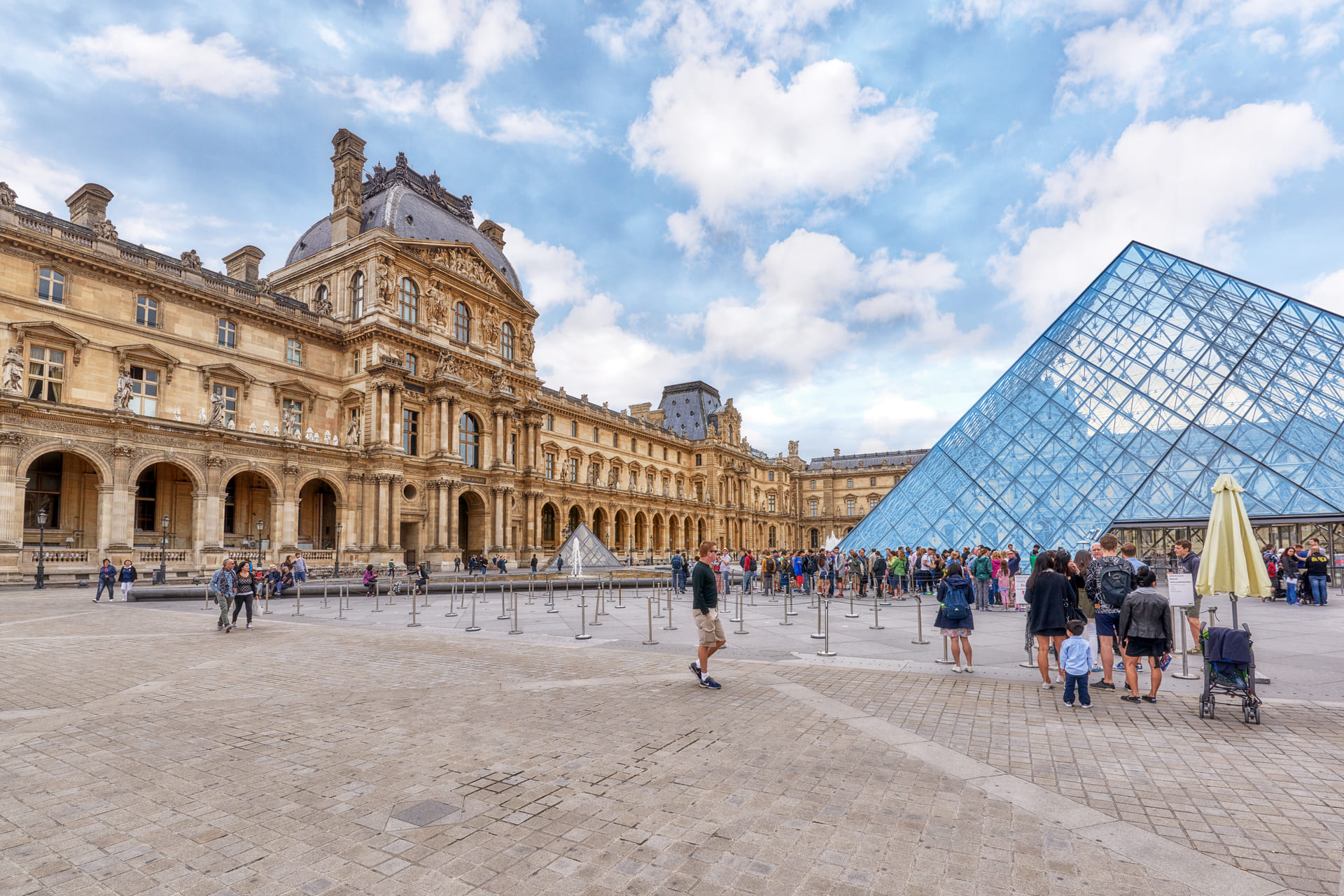 Paris Louvre Bölgesi