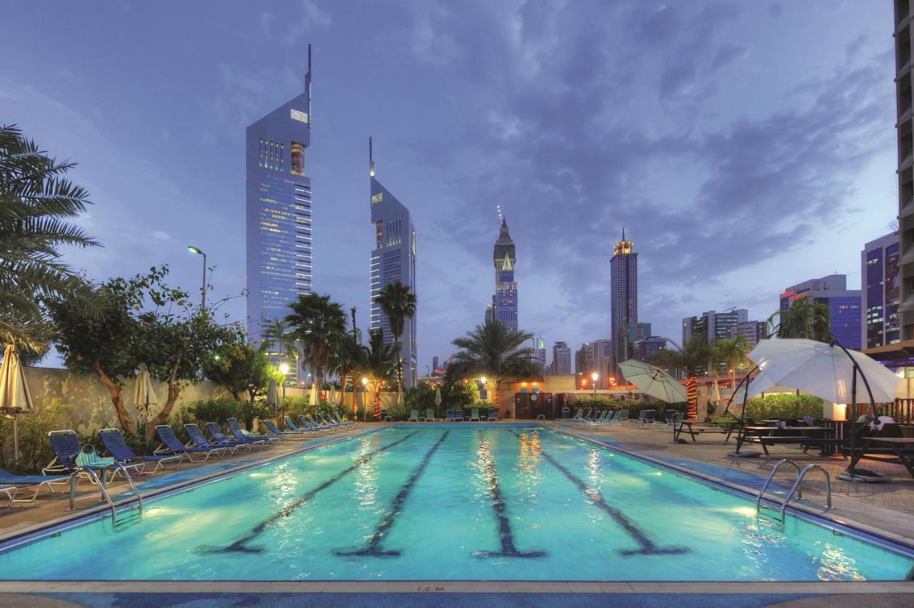 Apartments, Dubai Dünya Ticaret Merkezi, Dubai'deki Şeyh Zayed Yolu üzerinde yer almaktadır. 