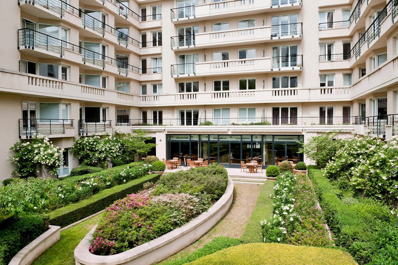 Otelin misafirlerin kullanımına özel bahçe terası mevcuttur. 
