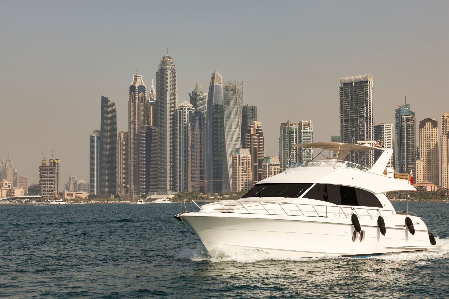 Dubai'de deniz ulaşımı için feribot ya da özel tekne kullanabilirsiniz 