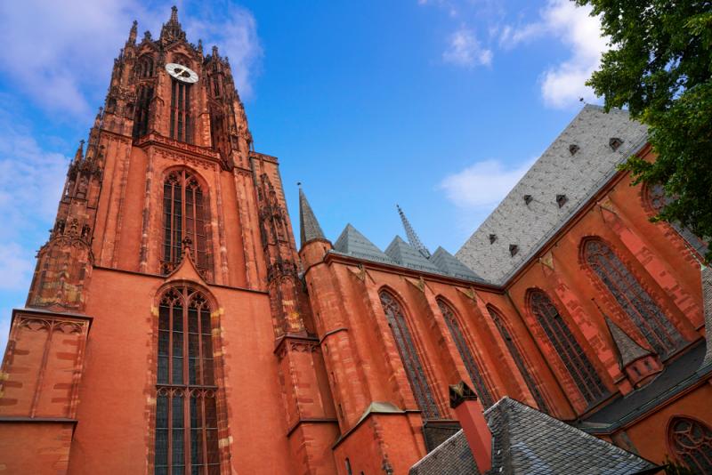 Gotik tarzda inşa edilmiş bu tarihî  katedral, şehrin siluetinin önemli bir parçasıdır