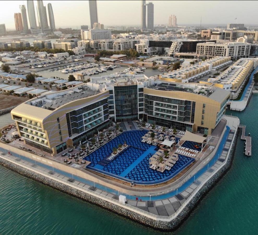 Royal M Hotel Abu Dhabi by Gewan, 5 yıldızlı konaklama olanağı sunan bir komplekstir.