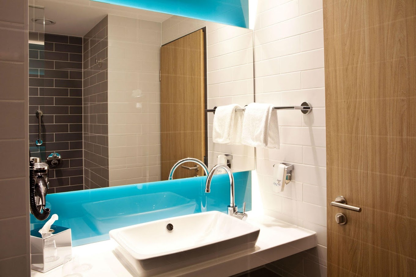 Otelin özel banyolu odalarında duş, havlu ve saç kurutma makinesi mevcuttur. 
