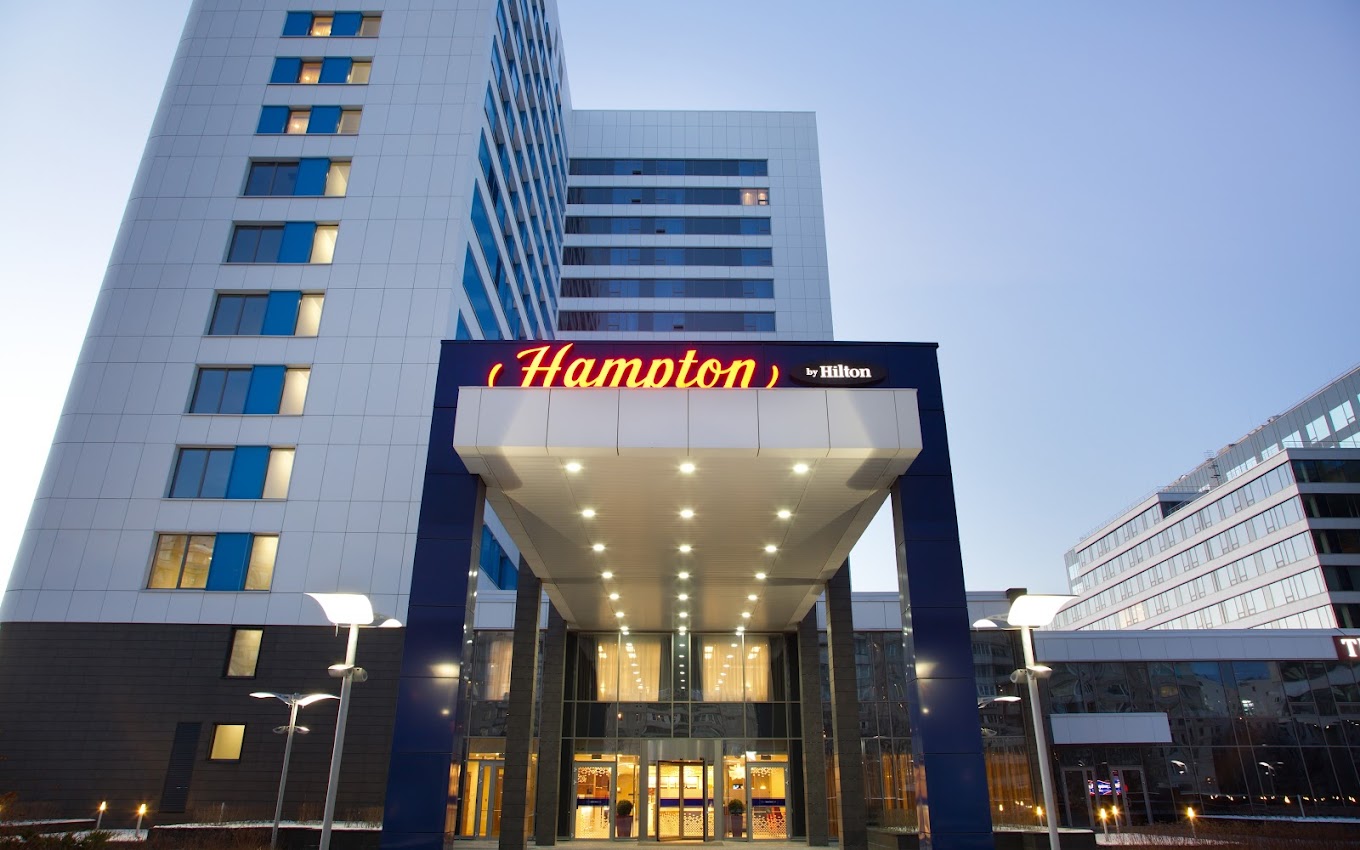 Hampton by Hilton Switzerland Strogino, Moskova'da yer alan 3 yıldızlı bir oteldir. Crocus Expo Fuar alanına  2 km 