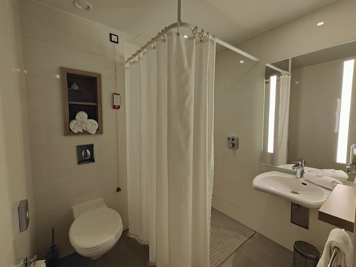 Otelin tüm odalarında özel banyo, duş, saç kurutuma makinesi bulunmaktadır. 
