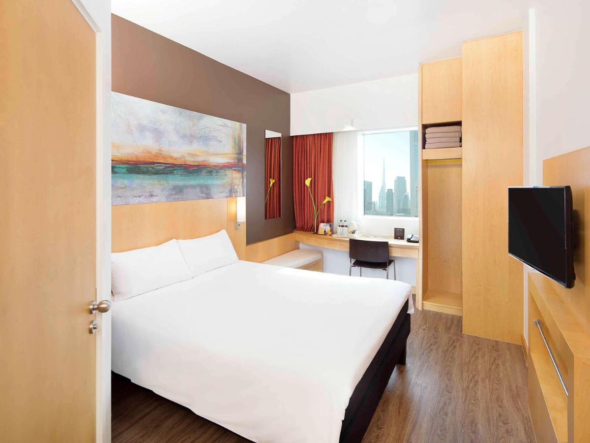 Ibis Otel'in tüm odaları modern tarzda döşenmiştir ve odalarda çalışma masası bulunmaktadır. 