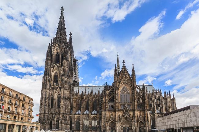 Köln Katedrali, şehrin turistlik noktalarından biridir. 