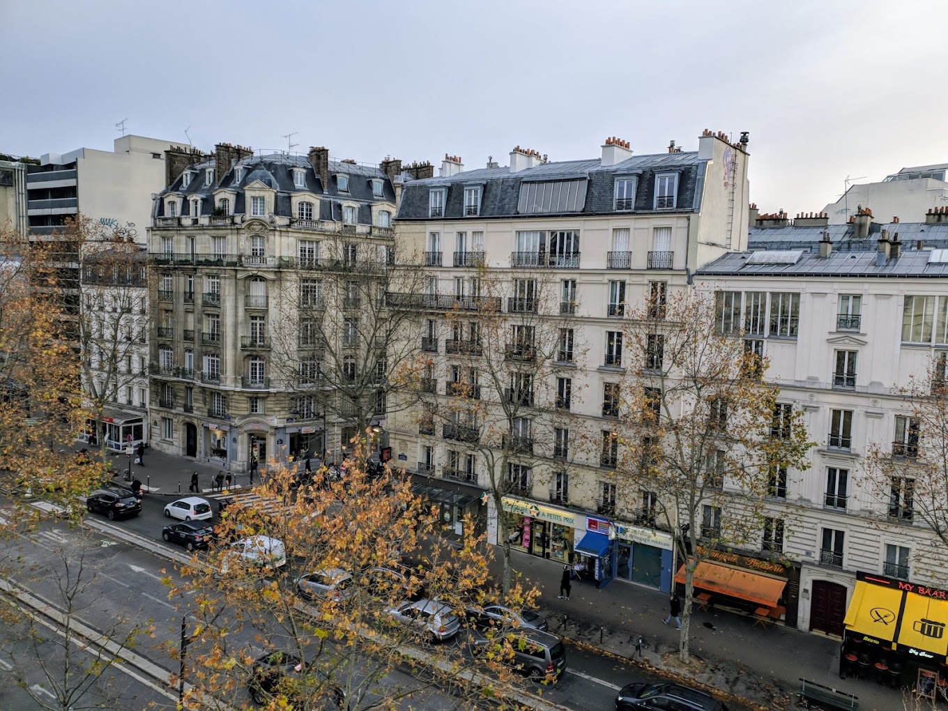 Hotel Nude Paris, modern bir tasarıma sahip 4 yıldızlı bir oteldir ve fuar ziyaretçileri için iyi bir tercihtir.