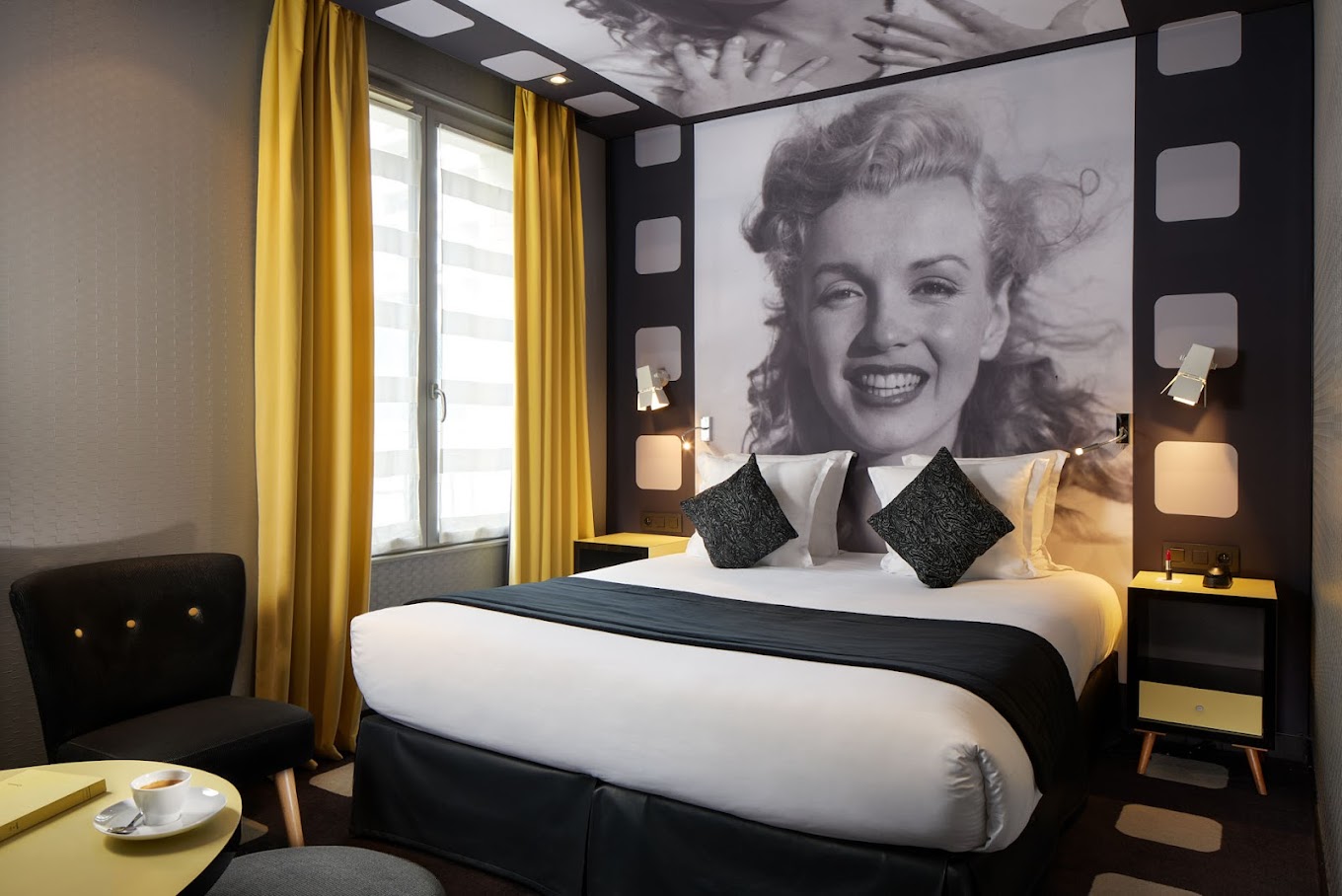 Platine Hotel'in klimalı ve ses yalıtımlı odalarının her biri zarif bir şekilde  dekore edilmiştir