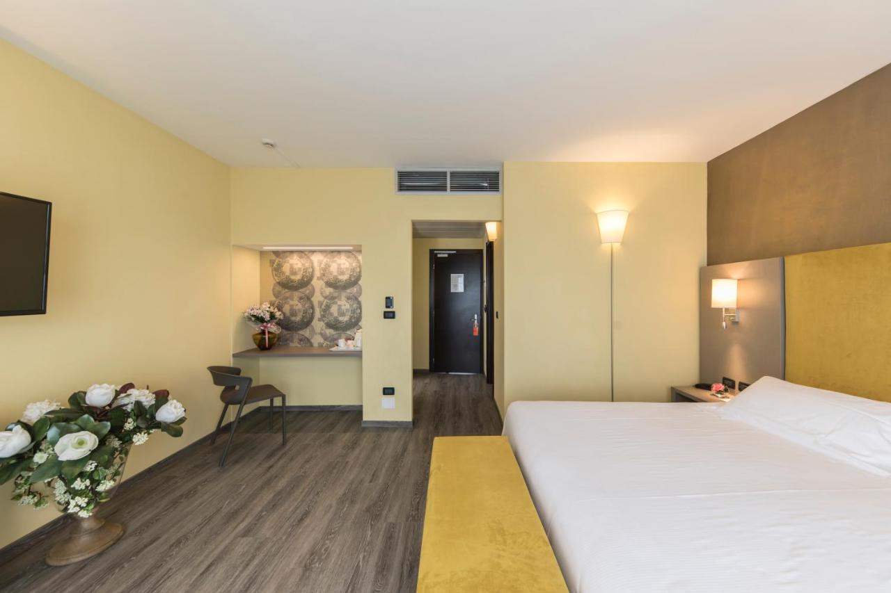 Otelin odaları modern dizayn edilmiş ve her odada düz ekran tv mevcuttur. 