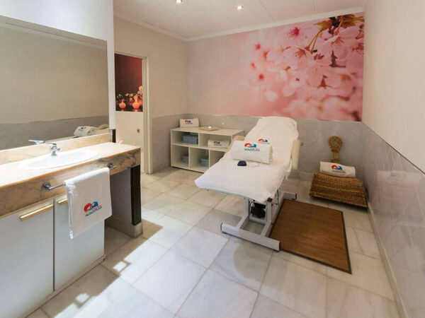 hotel ilunion les corts spa | barselona i̇spanya | dixifuar - görsel 3